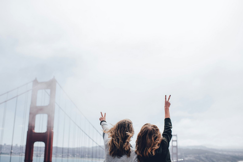 Reisende junge Frauen. Foto: Unsplash