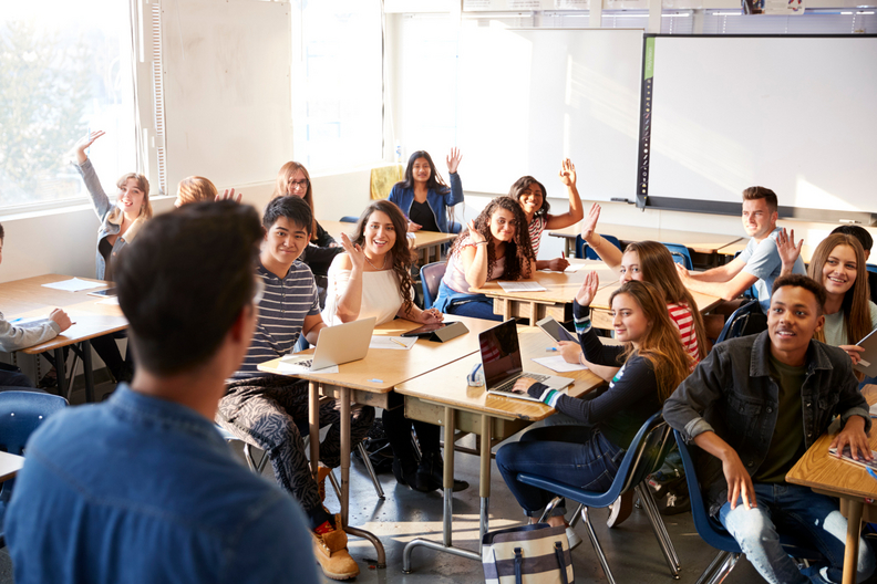 Schulklasse beim Unterricht. Foto: Adobe Stock